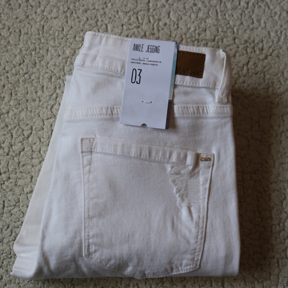 *NEW* DISTRESSED RIPPED WHITE ANKLE JEGGINGS